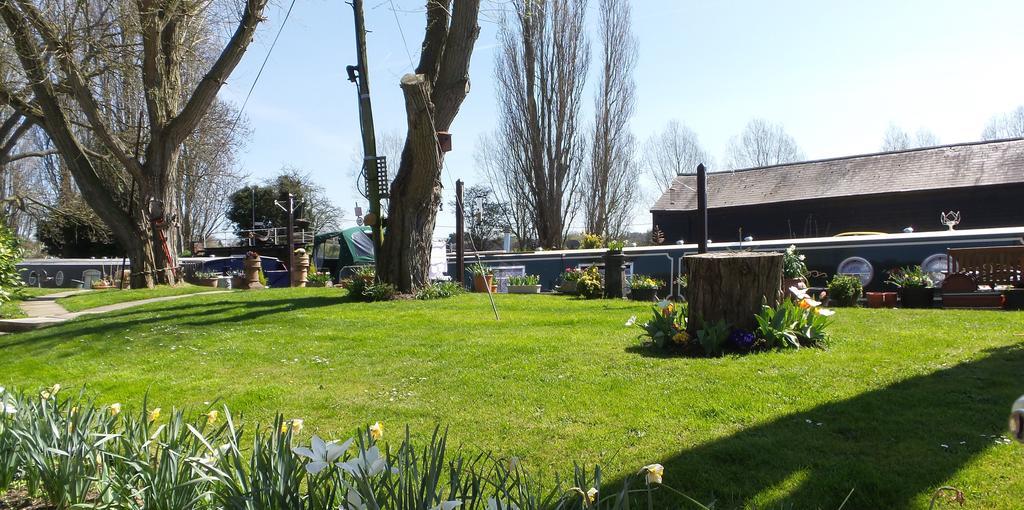 Roydon Marina Village Hotel Zimmer foto